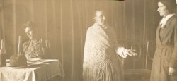 Фотография. Драмкружок больных в Ставропольской психиатрической больнице. 1930-е гг. Из фотоальбома главного врача А.Я. Доршта 1939 г.